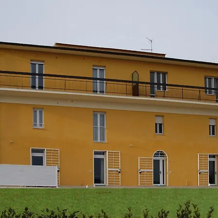 Residenz Borgo Mit Grossem Garten By Interhome * 오피다
